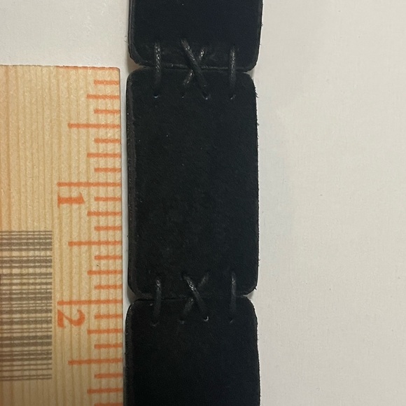 Black suede belt with brass buckle. size L. Suede rectangles sewn together. - Picture 11 of 11